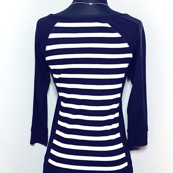 NWOT Express 3/4 length sleeve v-neck top.  Black and white stripes size XS-S❣️ - Picture 2 of 5